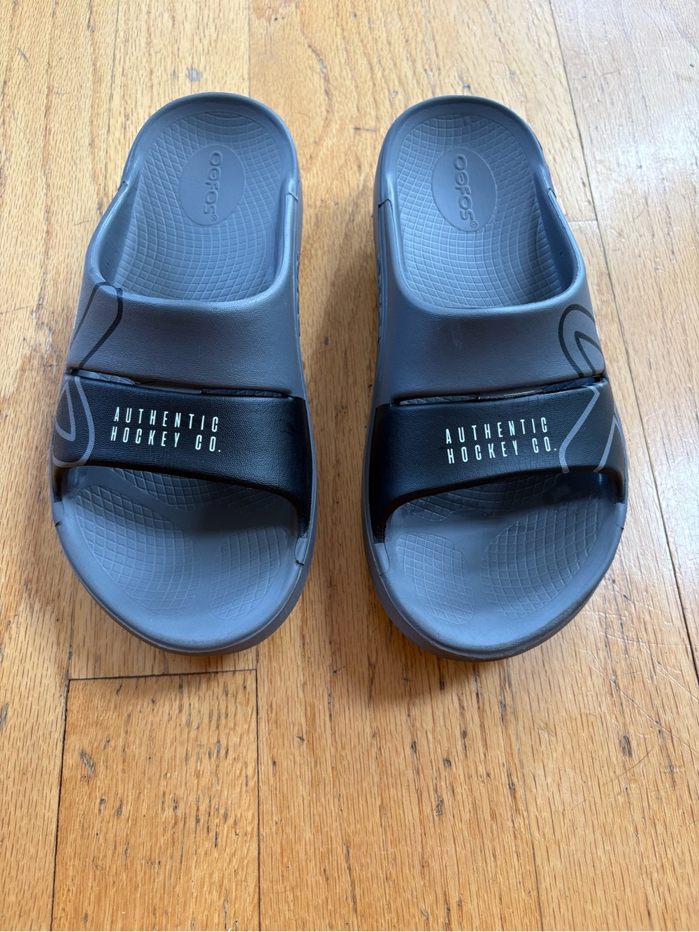 Oofos Bauer Slides/Sandles